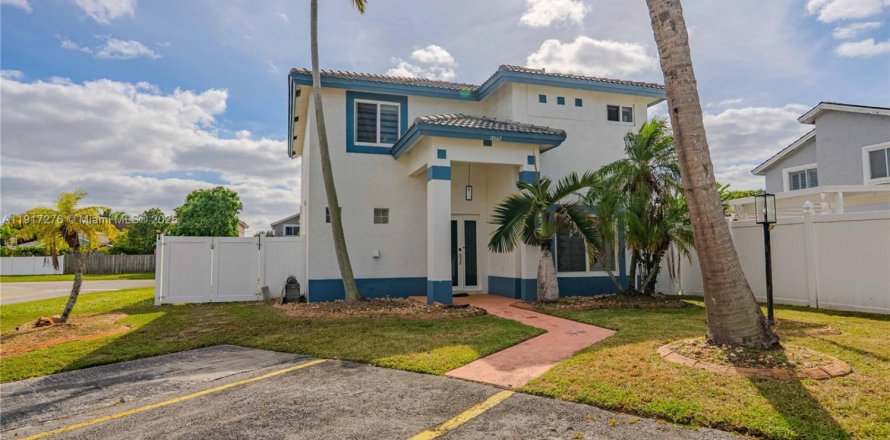 Дом в Майами-Гарденс, Флорида 3 спальни, 141.21м2 № 1973463