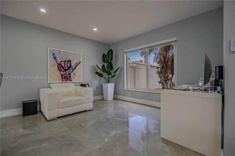 Купить виллу или дом в Майами-Гарденс, Флорида 3 спальни, 141.21м2, № 1973463 - фото 5