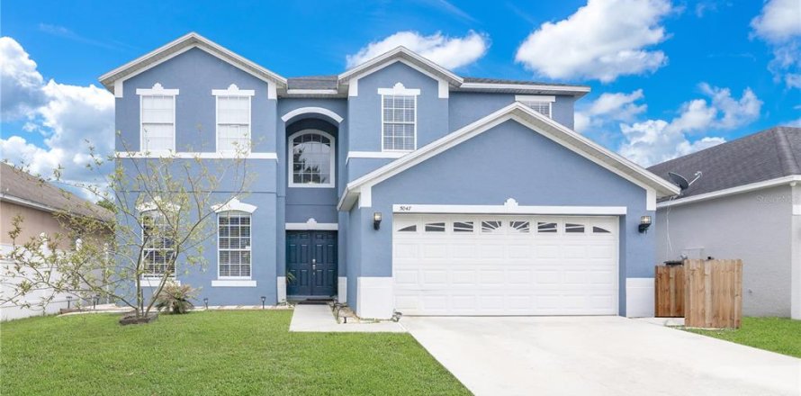 House in Orlando, Florida 5 bedrooms, 319.49 sq.m. № 2196104