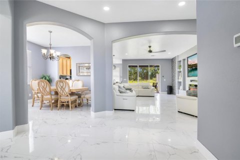 House in Orlando, Florida 5 bedrooms, 319.49 sq.m. № 2196104 - photo 9