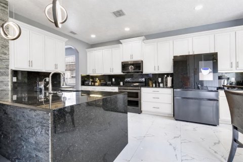 House in Orlando, Florida 5 bedrooms, 319.49 sq.m. № 2196104 - photo 8