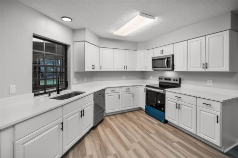 House in Lakeland, Florida 3 bedrooms, 180.79 sq.m. № 1771608 - photo 6