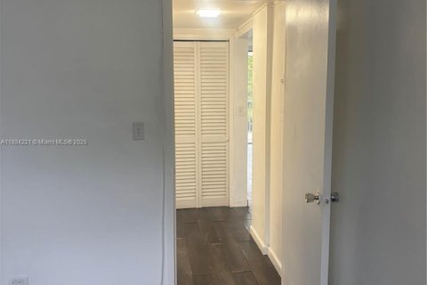 Condominio en venta en North Miami Beach, Florida, 2 dormitorios, 100.61 m2 № 1930335 - foto 10