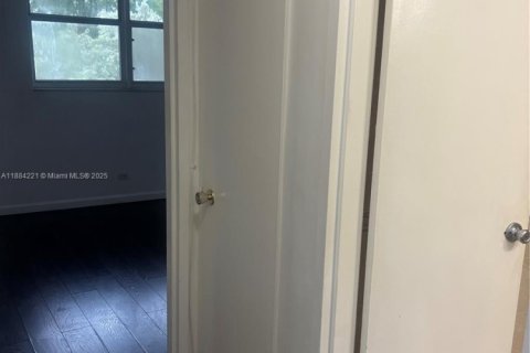 Condominio en venta en North Miami Beach, Florida, 2 dormitorios, 100.61 m2 № 1930335 - foto 5