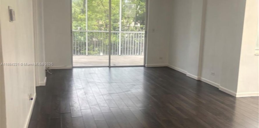 Condominio en North Miami Beach, Florida, 2 dormitorios  № 1930335