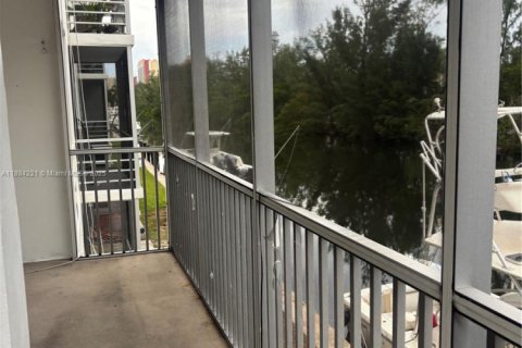 Condominio en venta en North Miami Beach, Florida, 2 dormitorios, 100.61 m2 № 1930335 - foto 25
