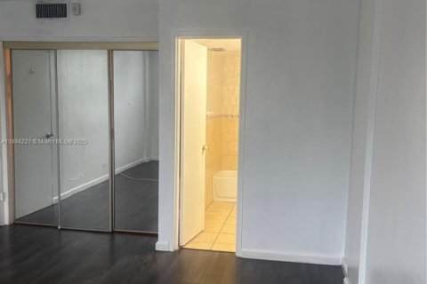 Condominio en venta en North Miami Beach, Florida, 2 dormitorios, 100.61 m2 № 1930335 - foto 20