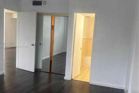 Condominio en venta en North Miami Beach, Florida, 2 dormitorios, 100.61 m2 № 1930335 - foto 13