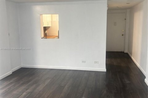 Condominio en venta en North Miami Beach, Florida, 2 dormitorios, 100.61 m2 № 1930335 - foto 3