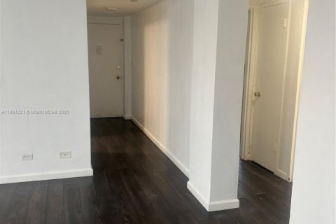 Condominio en venta en North Miami Beach, Florida, 2 dormitorios, 100.61 m2 № 1930335 - foto 4