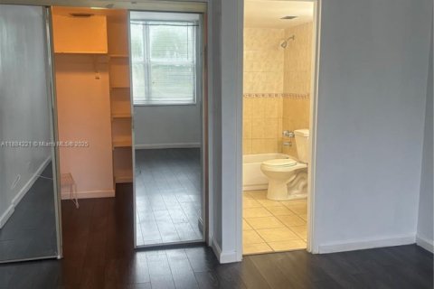 Condominio en venta en North Miami Beach, Florida, 2 dormitorios, 100.61 m2 № 1930335 - foto 18