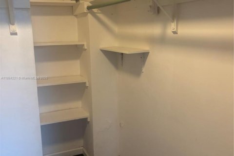 Condominio en venta en North Miami Beach, Florida, 2 dormitorios, 100.61 m2 № 1930335 - foto 16