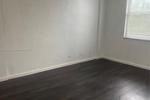 Condominio en venta en North Miami Beach, Florida, 2 dormitorios, 100.61 m2 № 1930335 - foto 11