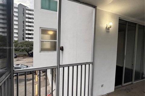 Condominio en venta en North Miami Beach, Florida, 2 dormitorios, 100.61 m2 № 1930335 - foto 28