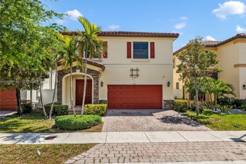 Casa en Hialeah, Florida 5 dormitorios, 256.32 m2 № 2059407