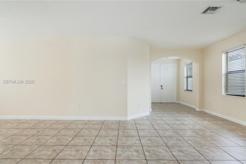 Casa en venta en Hialeah, Florida, 5 dormitorios, 256.32 m2 № 2059407 - foto 17