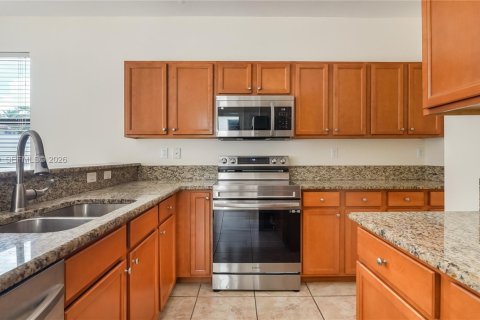 Casa en venta en Hialeah, Florida, 5 dormitorios, 256.32 m2 № 2059407 - foto 23