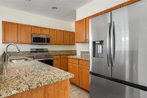 Casa en venta en Hialeah, Florida, 5 dormitorios, 256.32 m2 № 2059407 - foto 22