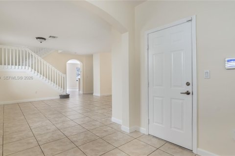 Casa en venta en Hialeah, Florida, 5 dormitorios, 256.32 m2 № 2059407 - foto 12