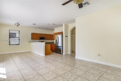 Casa en venta en Hialeah, Florida, 5 dormitorios, 256.32 m2 № 2059407 - foto 20