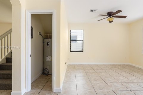 Casa en venta en Hialeah, Florida, 5 dormitorios, 256.32 m2 № 2059407 - foto 27