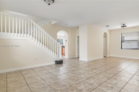Casa en venta en Hialeah, Florida, 5 dormitorios, 256.32 m2 № 2059407 - foto 13