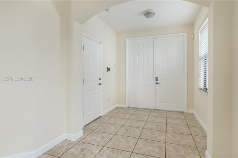 Casa en venta en Hialeah, Florida, 5 dormitorios, 256.32 m2 № 2059407 - foto 14