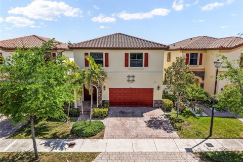 Casa en venta en Hialeah, Florida, 5 dormitorios, 256.32 m2 № 2059407 - foto 6