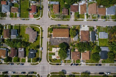 Купить коммерческую недвижимость в Майами, Флорида № 2058216 - фото 3