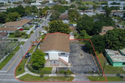 Коммерческая недвижимость в Майами, Флорида № 2058216