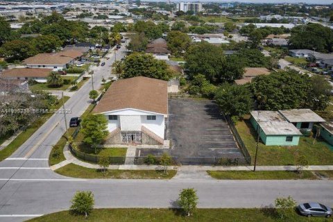 Купить коммерческую недвижимость в Майами, Флорида № 2058216 - фото 5