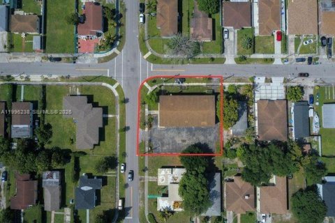 Купить коммерческую недвижимость в Майами, Флорида № 2058216 - фото 2