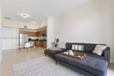 Condo in Miami, Florida, 1 bedroom  № 1943394 - photo 2