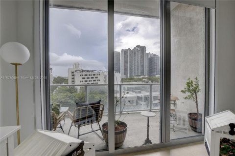 Condo in Miami, Florida, 1 bedroom  № 1943394 - photo 14