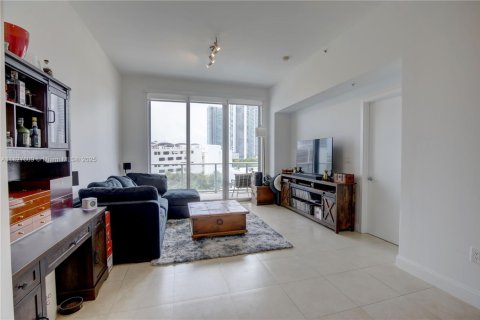 Condo in Miami, Florida, 1 bedroom  № 1943394 - photo 8