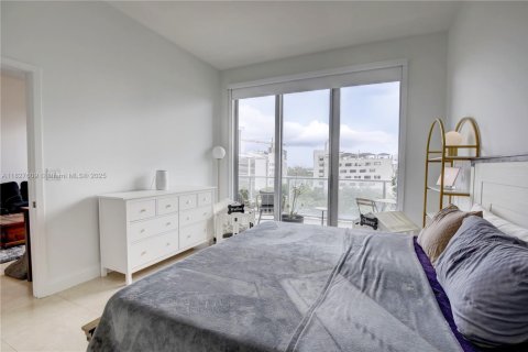 Condo in Miami, Florida, 1 bedroom  № 1943394 - photo 13