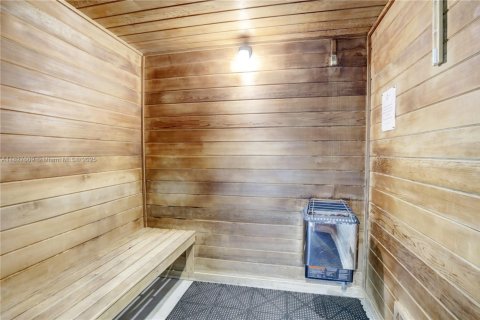 Condo in Miami, Florida, 1 bedroom  № 1943394 - photo 26
