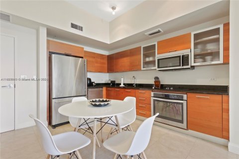 Condo in Miami, Florida, 1 bedroom  № 1943394 - photo 4