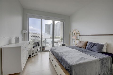 Condo in Miami, Florida, 1 bedroom  № 1943394 - photo 12