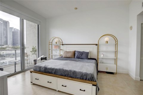 Condo in Miami, Florida, 1 bedroom  № 1943394 - photo 11