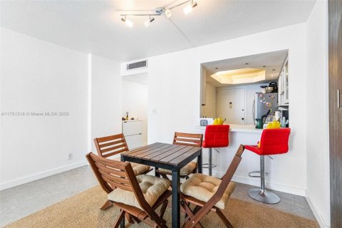 Copropriété à louer à Hallandale Beach, Floride: 1 chambre, 52.95 m2 № 1729539 - photo 14