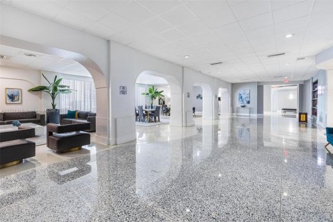Copropriété à louer à Hallandale Beach, Floride: 1 chambre, 52.95 m2 № 1729539 - photo 6