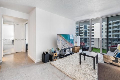 Copropriété à louer à Hallandale Beach, Floride: 1 chambre, 52.95 m2 № 1729539 - photo 13