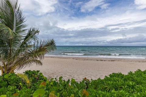 Copropriété à louer à Hallandale Beach, Floride: 1 chambre, 52.95 m2 № 1729539 - photo 1