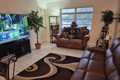 Copropriété à vendre à Hollywood, Floride: 1 chambre, 60.39 m2 № 2047808 - photo 2