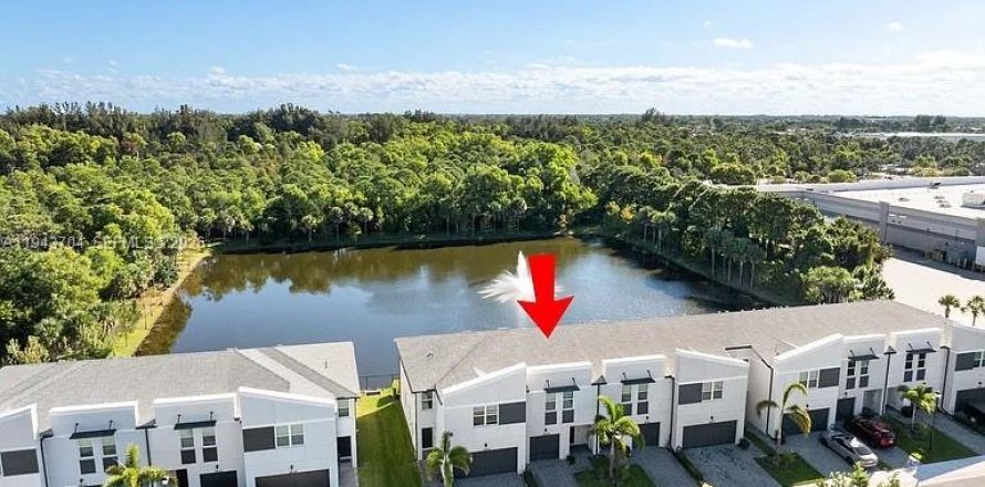 Таунхаус в Стьюарт, Флорида 3 спальни, 137.03м2 № 2000566