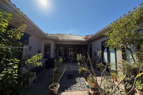 Villa ou maison à vendre à Cutler Bay, Floride: 5 chambres, 345.32 m2 № 1994131 - photo 6