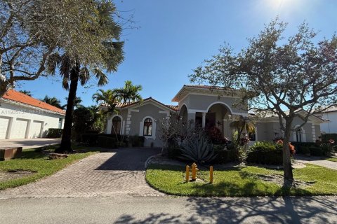 Villa ou maison à vendre à Cutler Bay, Floride: 5 chambres, 345.32 m2 № 1994131 - photo 2