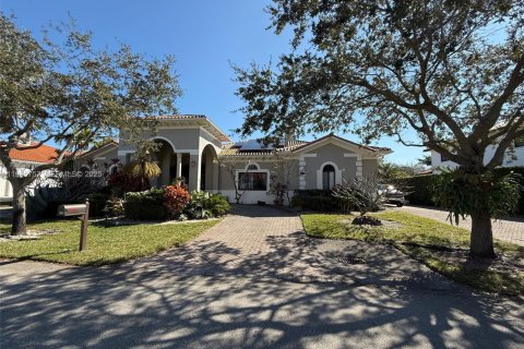 Villa ou maison à vendre à Cutler Bay, Floride: 5 chambres, 345.32 m2 № 1994131 - photo 1