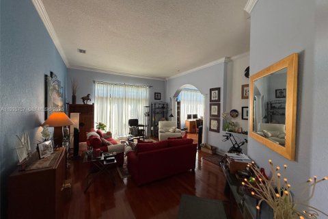 Villa ou maison à vendre à Cutler Bay, Floride: 5 chambres, 345.32 m2 № 1994131 - photo 3